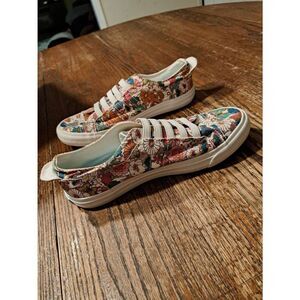 New Blowfish Malibu Slip-On Floral Butterfly Canvas Shoes Size 9 Sneakers Casual